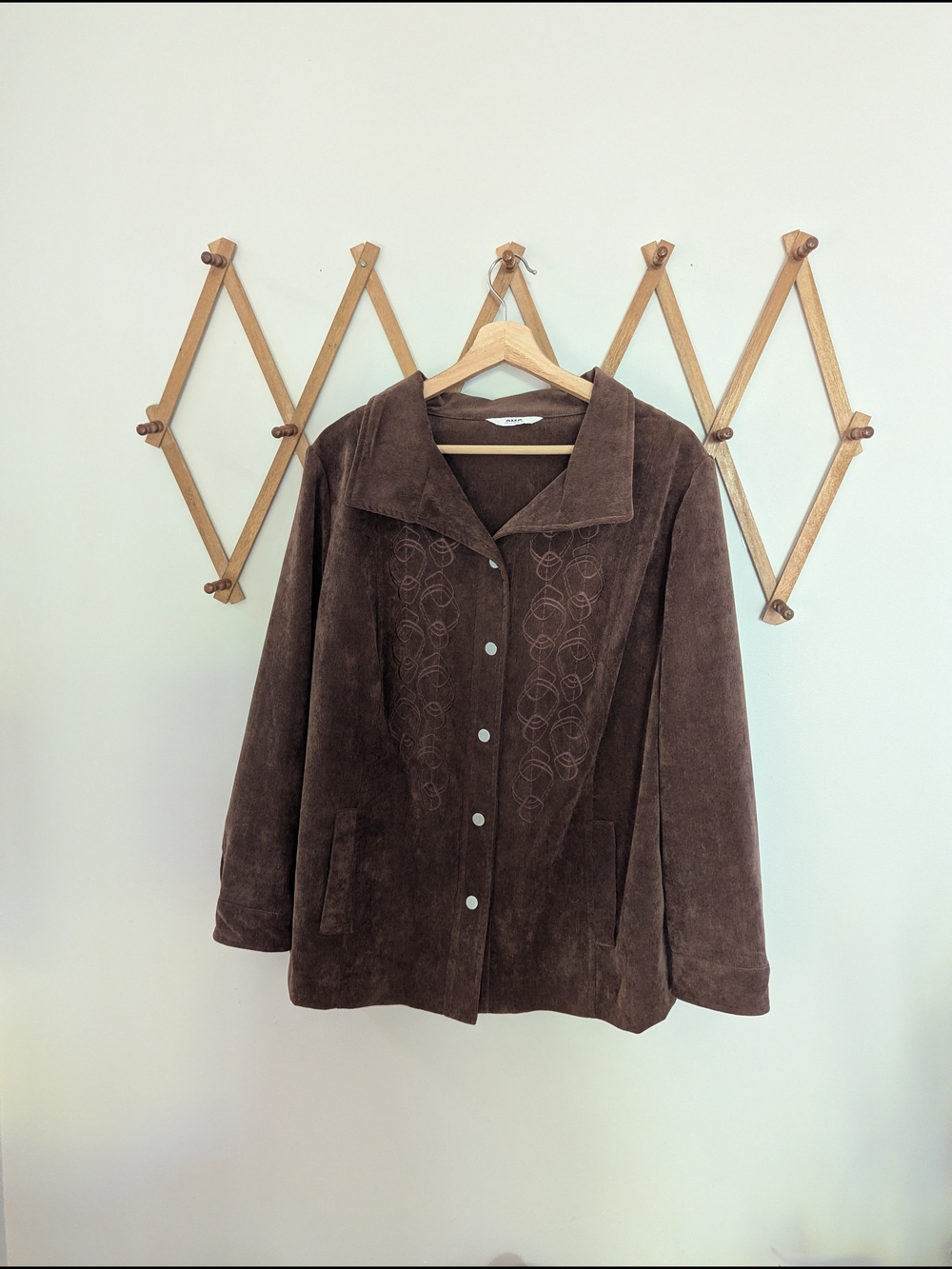 Vintage Embroidered Snap-Front Buttons